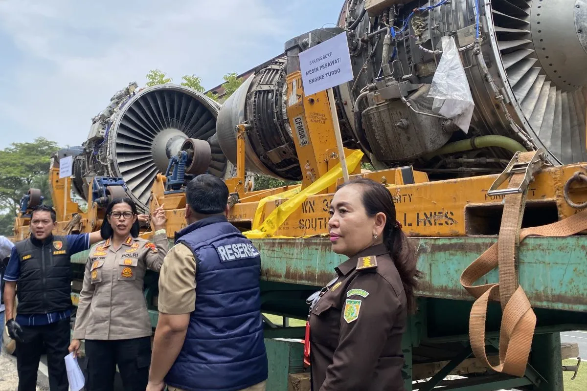 Mesin pesawat bekas disita