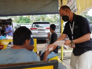 Pengelola Bandara Hang Nadim Batam bagikan masker gratis akibat kabut asap