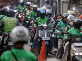 Ojol, alternatif bagi mereka yang belum mendapat pekerjaan formal